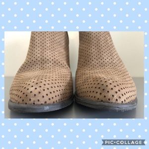 STEVE MADDEN Leather perforated booties